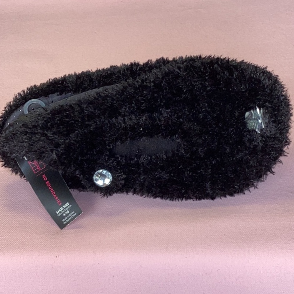 FINAL SALE PRICE BNWT NOBO Black Slippers in Size 4-10